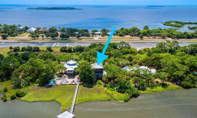 Cedar Key House | Idyllic Bayside Retreat with Ocean Views and Boat Parking