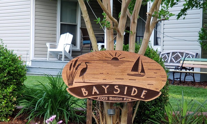 Rose Haven House | Bayside/Waterview Attractive 3 BR home 2 blocks from marina, beaches & more.