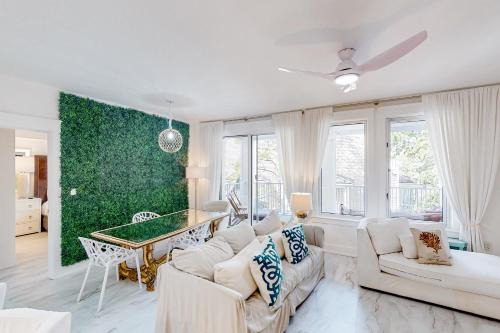Baytowne Wharf Apartment | Discover Baytowne Wharf Market Street Inn Combo Retreat