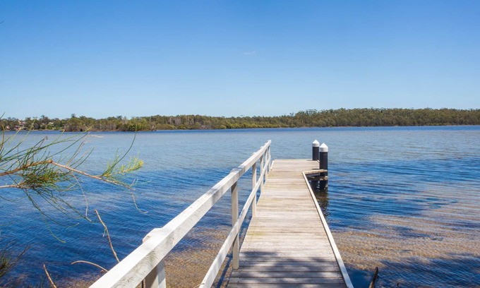 Erowal Bay House | Bayview - Waterfront Retreat with Jetty Near Hyams Beach