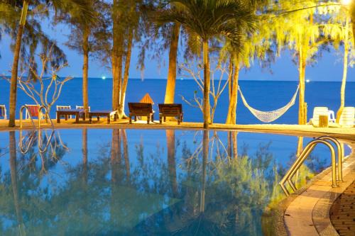 Thong Chai Resort | Relaxing Bayview Beach Resort with Private Oceanfront Access