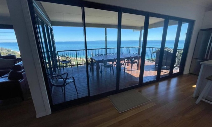 Brisbane Waterfront House | Guest Rated 10/10 at Bayview Breeze Moreton Island Retreat