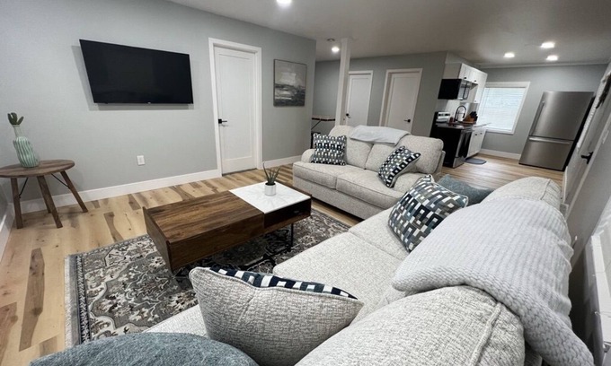 Bay View House | Bayview Bungalow - Family Friendly Retreat Near the Lake