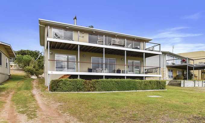 Waterhouse House | Bayview: Breathtaking Views & Pet-Friendly Comfort Await