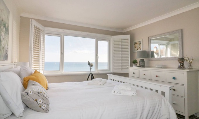 Mevagissey Cottage | Bayview Hotel: Oceanfront Comfort with Breakfast Included