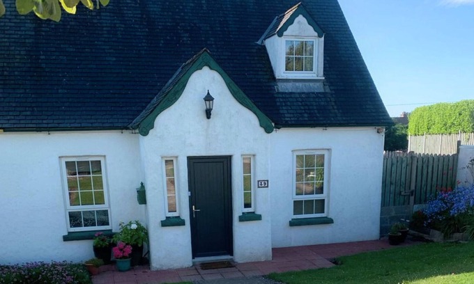 Dunmore East Ski Chalet | Bayview Holiday Home No 39: Oceanfront Family Retreat