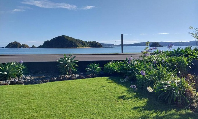 Paihia Hotel | Oceanfront Bayview Motel: Family-Friendly Getaway
