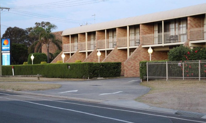 Capel Sound Hotel | Relax at Bayview Motel Rosebud/Rye with Oceanfront Views