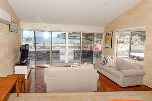 Port Campbell Apartment | Bayview No 1: Oceanfront Retreat with Exceptional Ratings