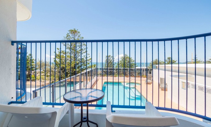 Yeppoon Hotel | Bayview Tower: Family-Friendly Retreat with Pool & Kitchen