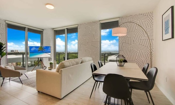 Northeast Miami Condo | Bayviews: 2-Bedroom Miami Design Apartment with Pool & Spa