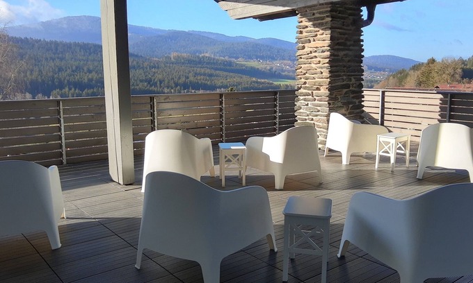 Lam Apartment | BayVista Lodge: Family-Friendly Retreat with Mountain Views