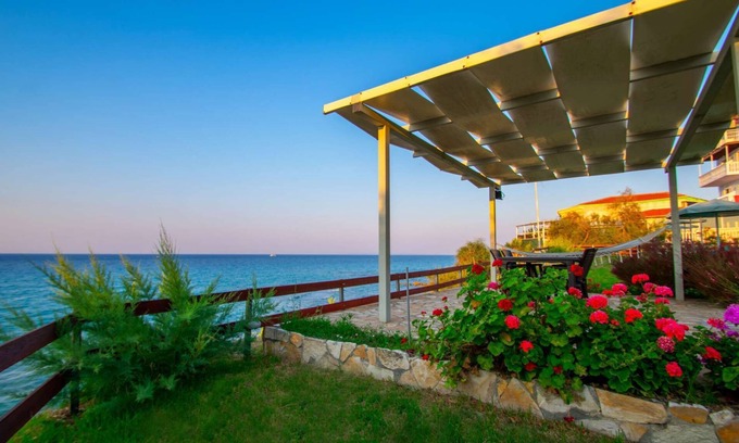 Amoudi Apartment | Waterfront Baywatch 8 Apartment: Ideal for Families & Pets