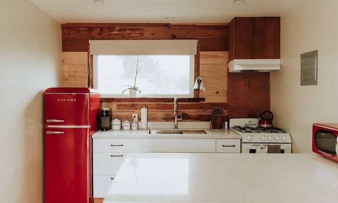 Baywood Park House | Baywood Cottage #3 | Pet-Friendly Retreat Steps from Bay