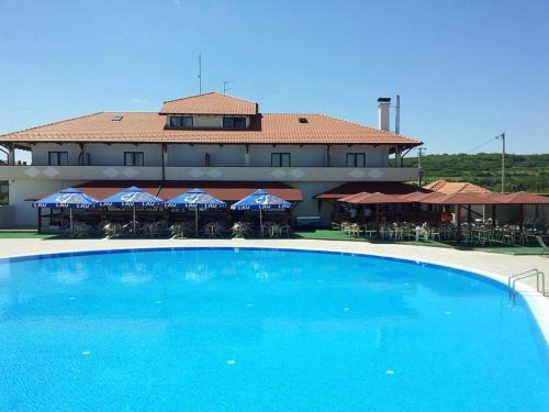 Mladenovac House | Discover Bazeni Baikal: Family-Friendly with Hot Tub Access