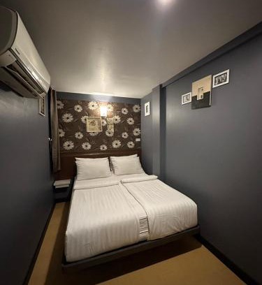 Chana Songkhram House | Budget-Friendly BBHouse Phra Athit with Breakfast Included