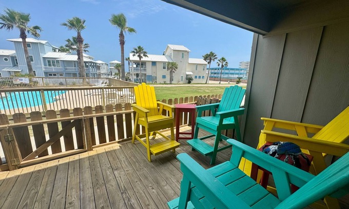 Port Aransas Condo | Oceanfront Escape at Christy's Crab Shack - 4 Star Haven