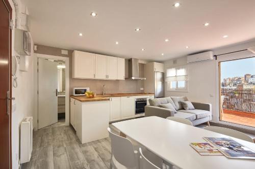 El Carmel Apartment | Relaxing Barcelona El Carmel Apartment with Scenic Terrace