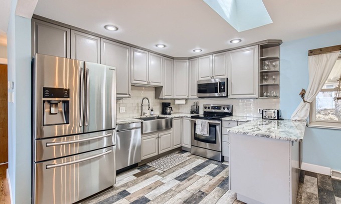 Lamar Heights Area House | Ultimate BBQ & Games Retreat in Arvada – 10/10 Rated!