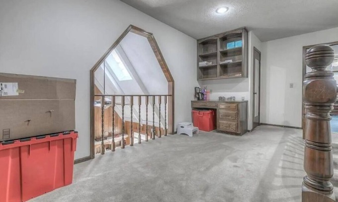 Overland Park House | Family-Friendly Stay with BBQ, Gym & Kids Activities