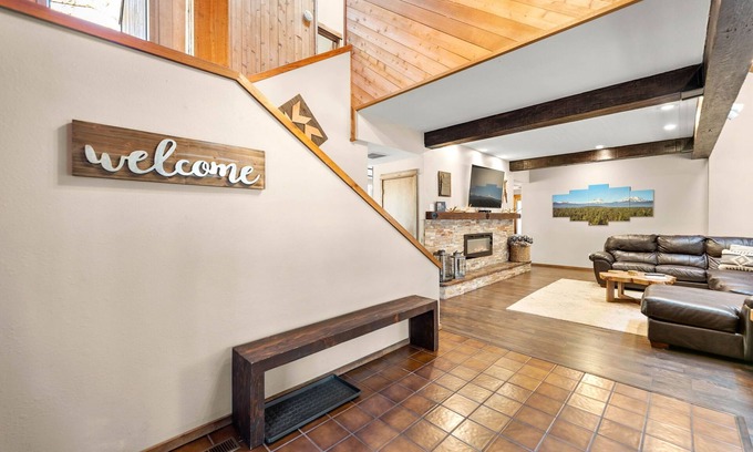 Black Butte Ranch House | BBR Home: Family-Friendly Retreat with Pool & Ocean Views
