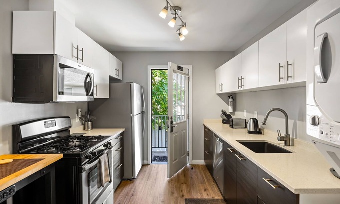 Loring Heights Apartment | Tranquil Condo with Pool, Spa & Pet-Friendly Amenities