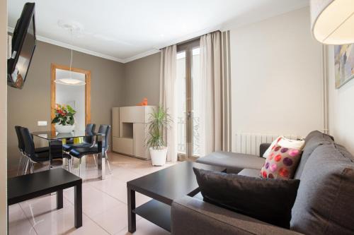 El Born Apartment | Experience Family-Friendly BCNGOTIC 41 with Top Ratings