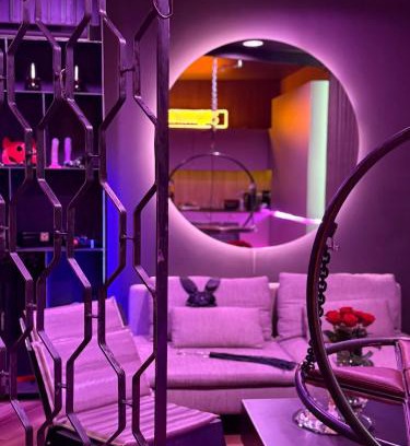 Lodz Apartment | BDSM SWING KLIMA TOP Jakośc, Apartament Idelny na Prezent ,Lustra wszedzie ,SUPER wygodne łóżko , huśtawka , tylko dla dorosłych ADULTS ONLY Parking w cenie