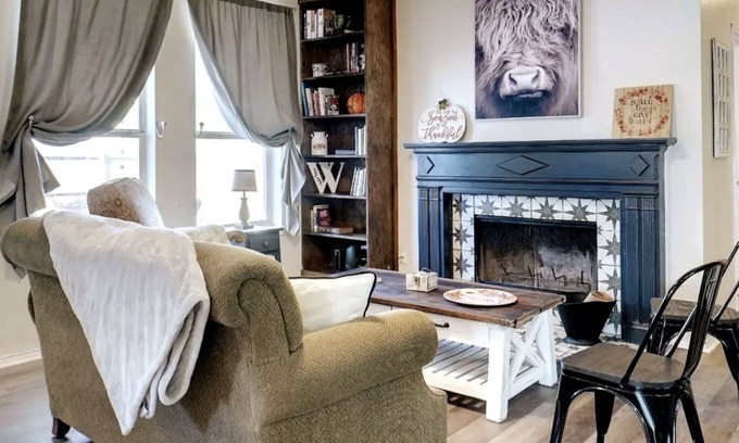 Denton House | Be close to everything! Quiet neighborhood 10 min. to UNT, TWU, & Denton Square!