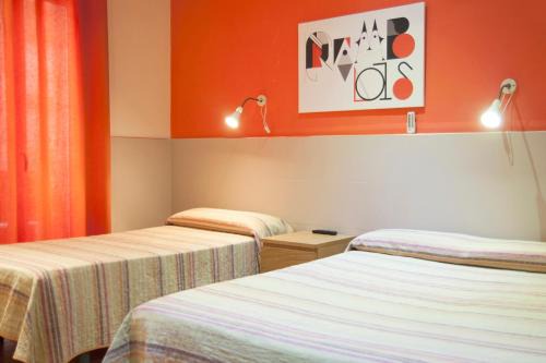 El Raval House | Budget-Friendly Be Ramblas Guest House: Family Welcome