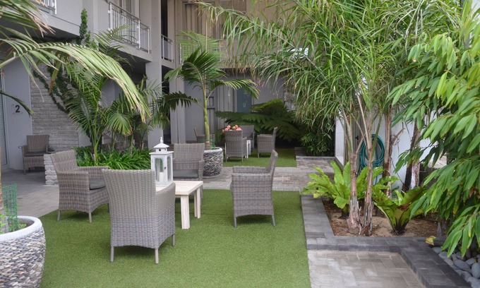 Vineta Apartment | Relax at Be Still Accommodation Unit 4 with Pool & Spa