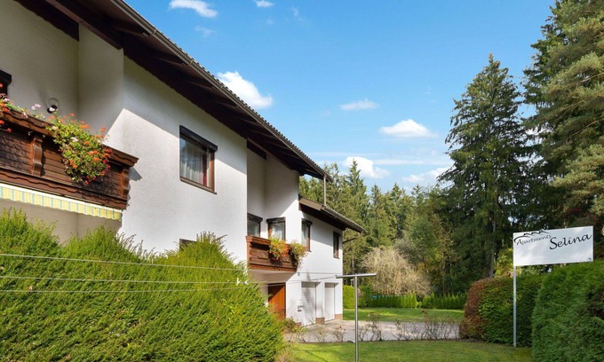 Unterburg am Klopeiner See Apartment | Cozy Apartment for 4 with Lake View, Balcony & Parking