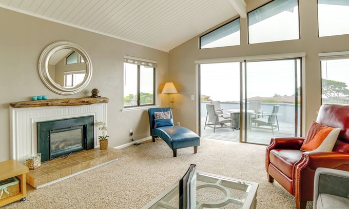 Manchester House | Beach Access & Hot Tub: Coastal Gem in Manchester