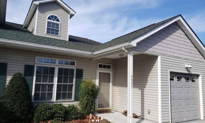 Cape Charles Condo | Beach Access with Pool & Ocean View Near State Park