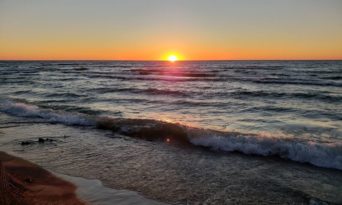 Manistee House | Unbeatable Beach Access with Ocean View & Family Amenities