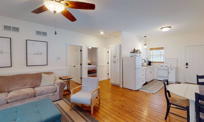 Osage Beach House | Unforgettable Stay at the Cottage on Valley Road with Beach Access