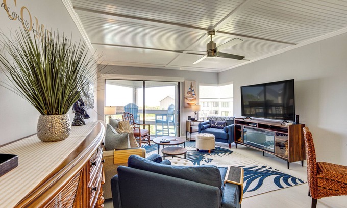 Beachwalk Condo | Beach Access: Ocean-View Condo w/Screened Balcony