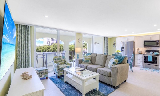 Marco Island Condo | Beachfront Retreat with Balcony & Top-Rated Amenities