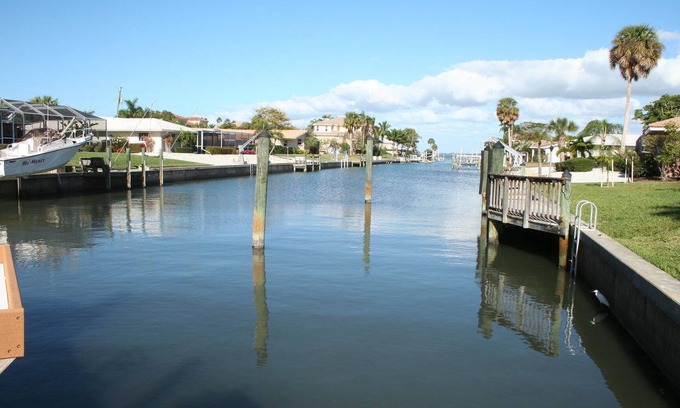Longboat Key House | Beachfront Retreat with Heated Pool & Direct Dock Access