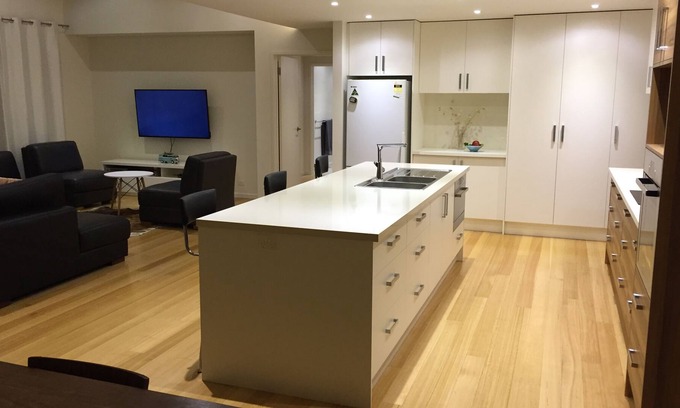 Kennett River House | Scenic Views Near Kennett River Beach Await You