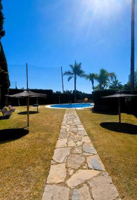 Guadalmina Apartment | Oceanfront Apartment in Guadalmina with Pool and Breakfast