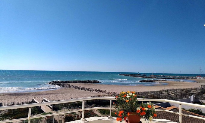 Frontignan Apartment | BEACH APARTMENT