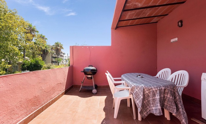 Malaga-Este Apartment | Seaside Apartment in Malaga: Ocean View & Pet Friendly