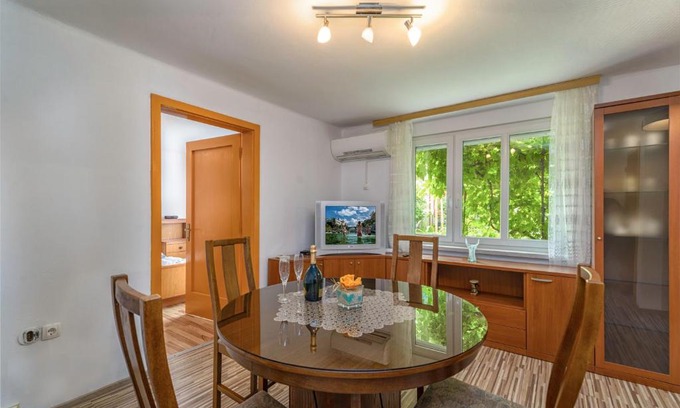 Kanal Apartment | Cozy Beach Apartment: Pet-Friendly Retreat Awaits You