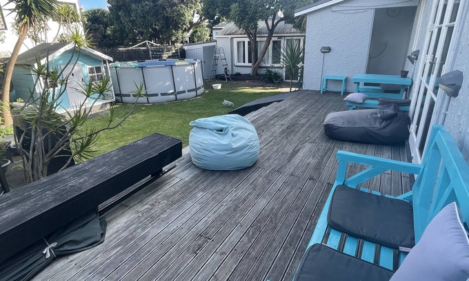 Mount Maunganui House | Pet-Friendly Beach Bach on Clyde with Oceanfront Views