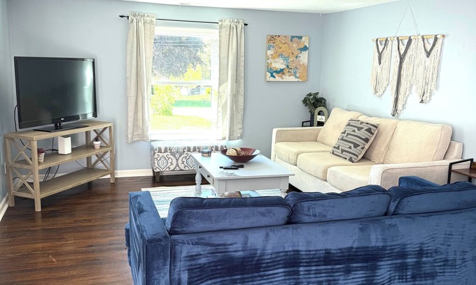 Riverside Cottage | Beach Bliss: Pet-Friendly Retreat with Cottage Kitchen