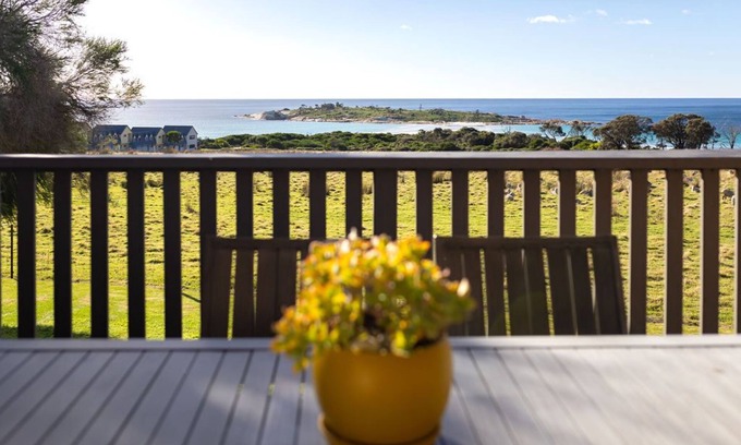 Bicheno Apartment | Relax at Beach Break - Diamond Island with Ocean Views