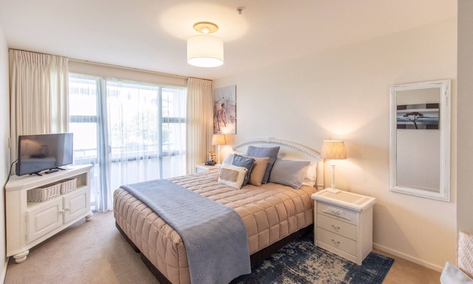 Mount Maunganui Apartment | Idyllic Beach Break Escape at Mt Maunganui with Ocean Views