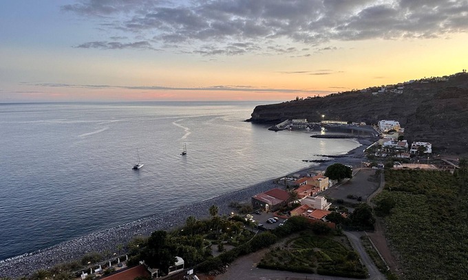 Playa de Santiago Apartment | Relaxing Beach Breeze Retreat in Playa Santiago