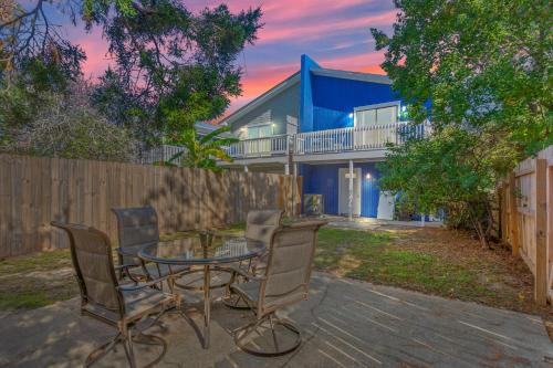 Silver Sands House | Beach Bum Club: Pet-Friendly Retreat with Ocean Views